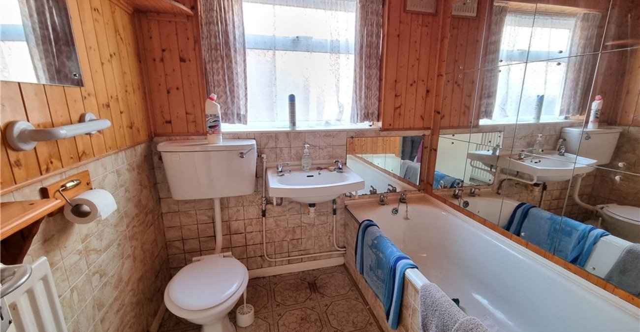 2 bedroom bungalow for sale in St Mary Cray | Robinson Jackson