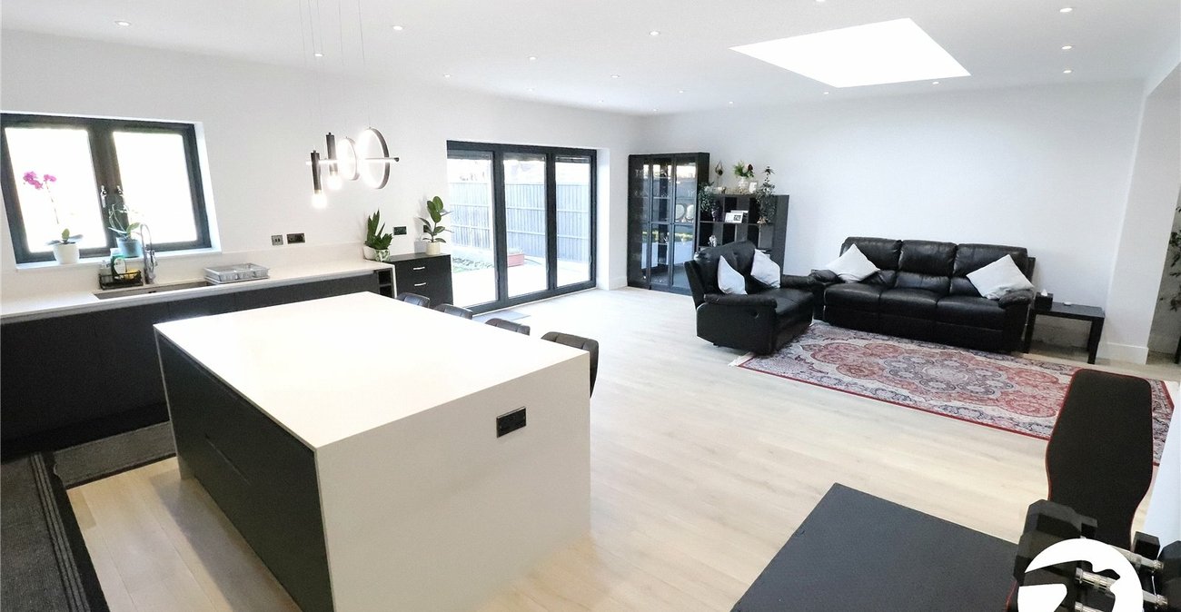 3 bedroom bungalow for sale in Bexleyheath | Robinson Jackson