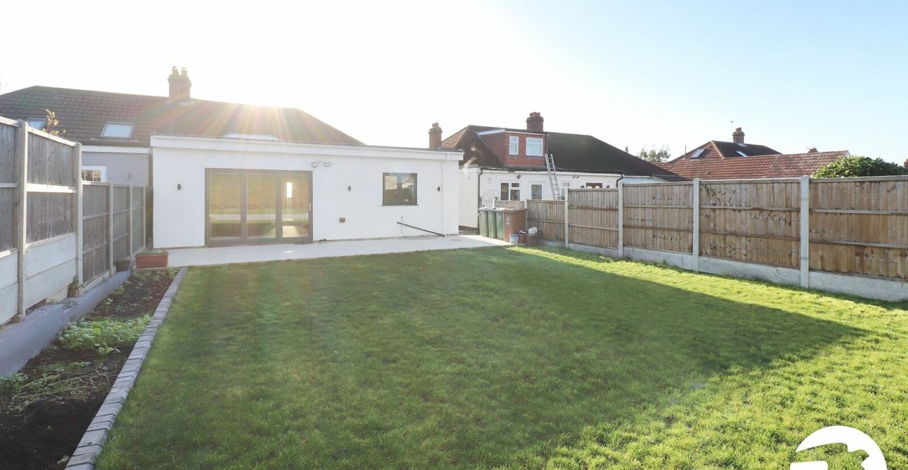 3 bedroom bungalow for sale in Bexleyheath | Robinson Jackson