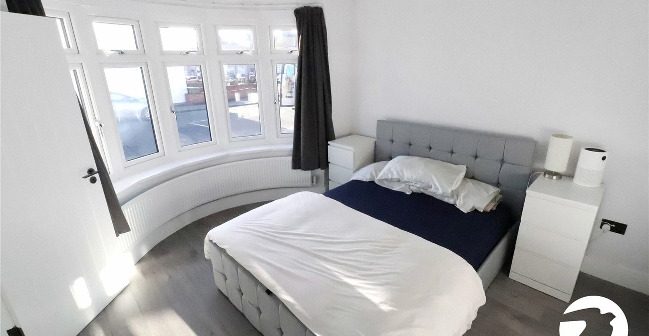 3 bedroom bungalow for sale in Bexleyheath | Robinson Jackson