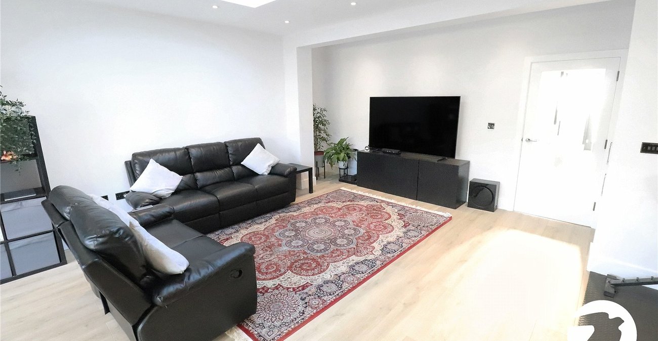 3 bedroom bungalow for sale in Bexleyheath | Robinson Jackson