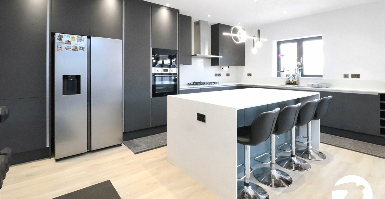 3 bedroom bungalow for sale in Bexleyheath | Robinson Jackson