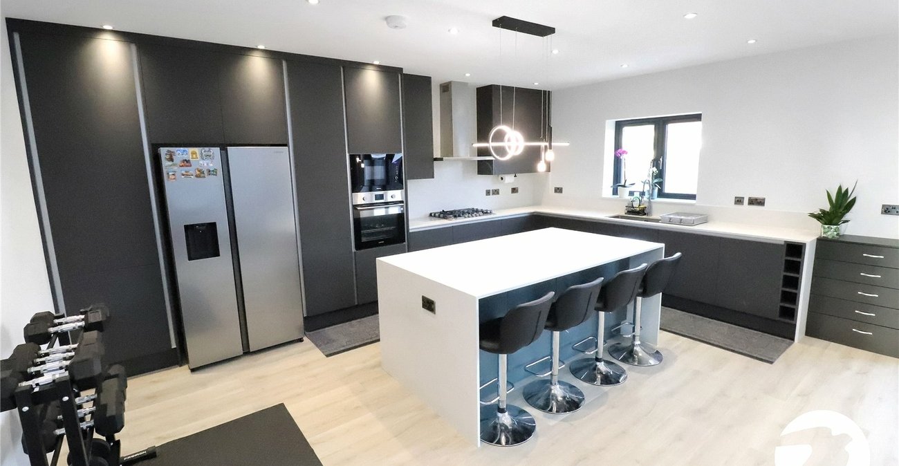 3 bedroom bungalow for sale in Bexleyheath | Robinson Jackson