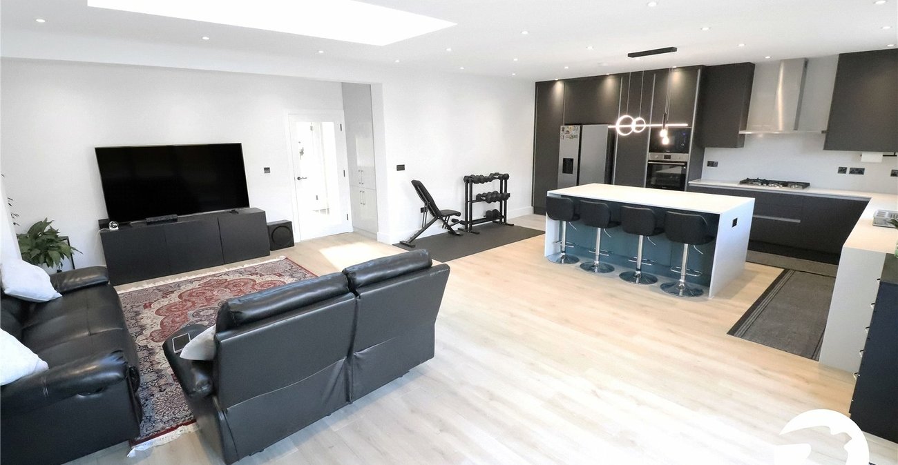 3 bedroom bungalow for sale in Bexleyheath | Robinson Jackson