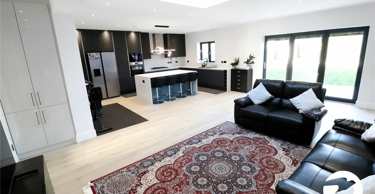 3 bedroom bungalow for sale in Bexleyheath | Robinson Jackson