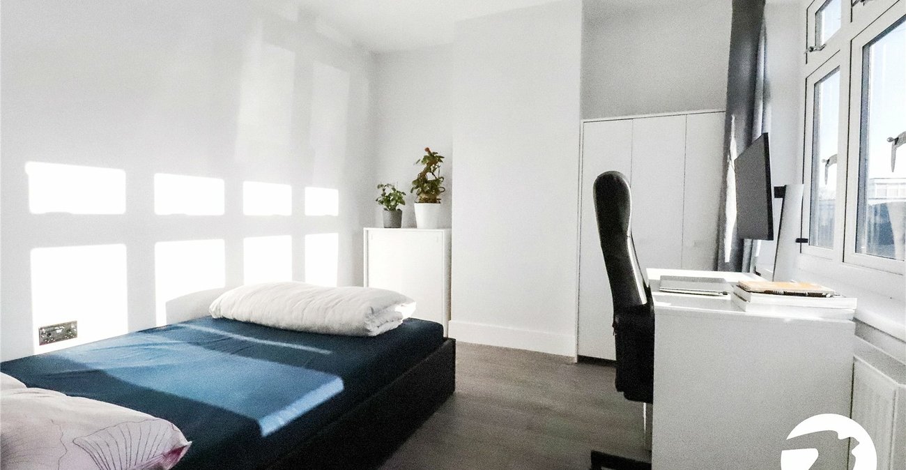 3 bedroom bungalow for sale in Bexleyheath | Robinson Jackson