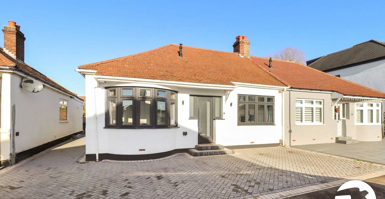 3 bedroom bungalow for sale in Bexleyheath | Robinson Jackson