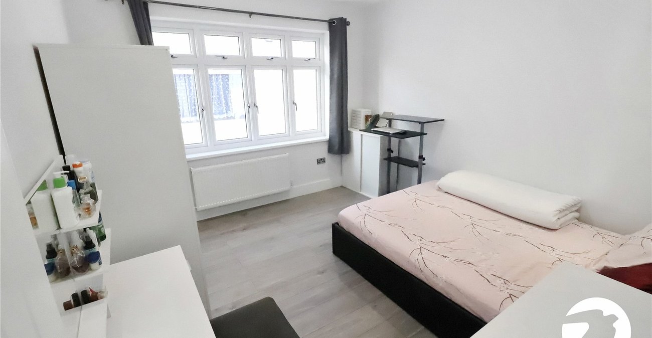 3 bedroom bungalow for sale in Bexleyheath | Robinson Jackson