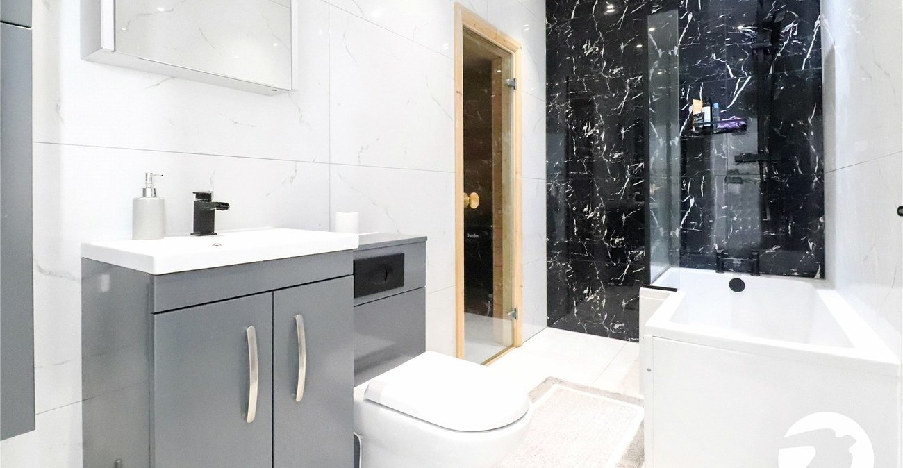 3 bedroom bungalow for sale in Bexleyheath | Robinson Jackson