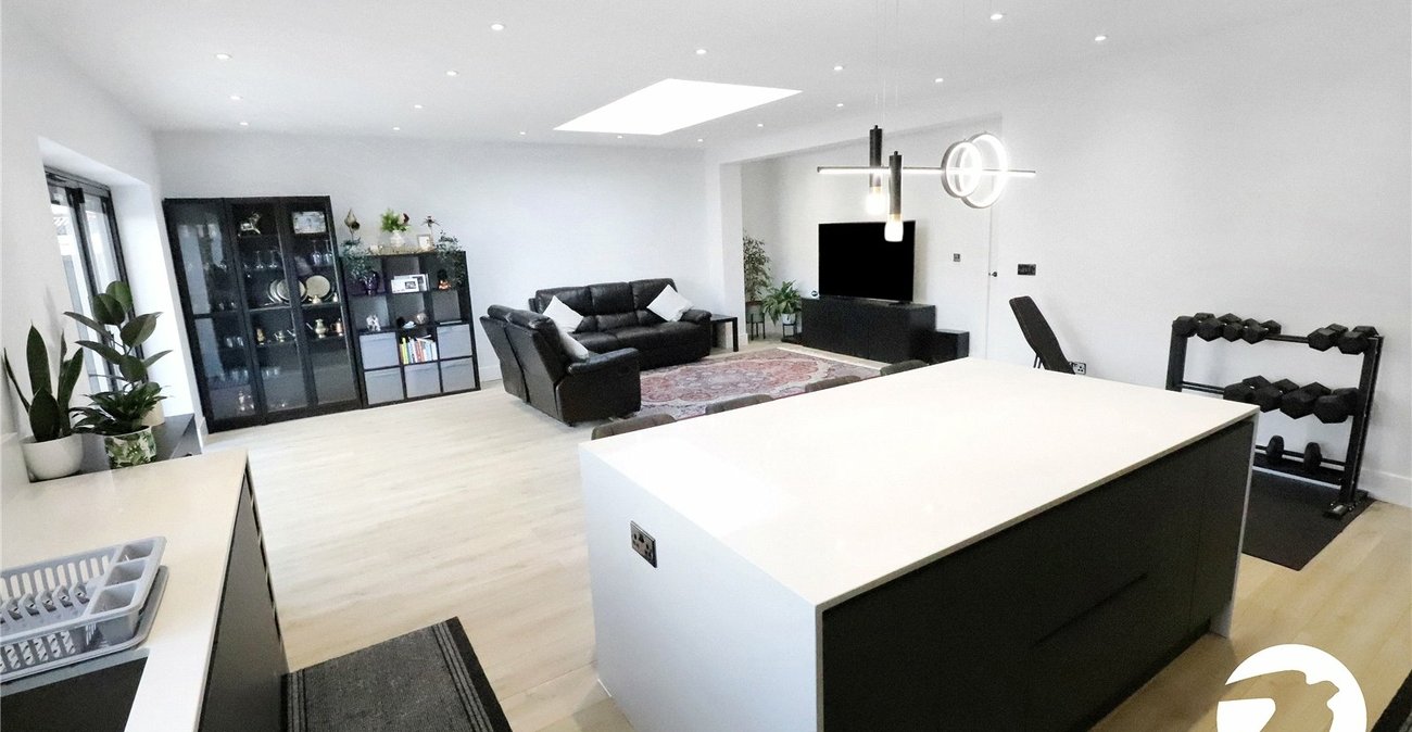 3 bedroom bungalow for sale in Bexleyheath | Robinson Jackson