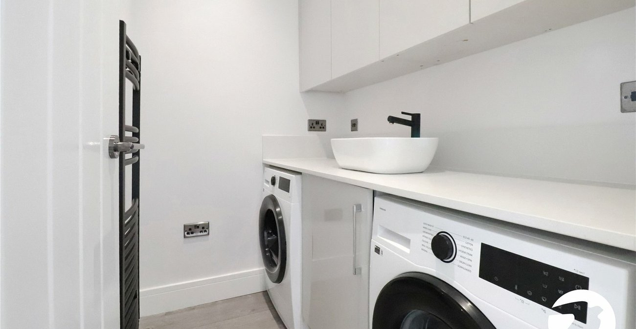 3 bedroom bungalow for sale in Bexleyheath | Robinson Jackson