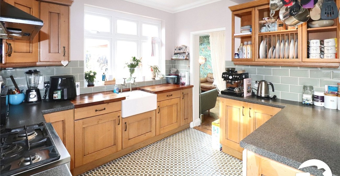 3 bedroom bungalow for sale in Bexleyheath | Robinson Jackson