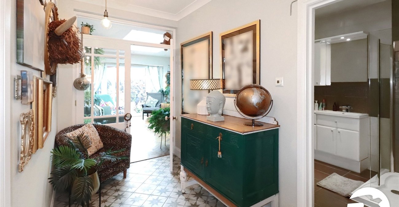 3 bedroom bungalow for sale in Bexleyheath | Robinson Jackson