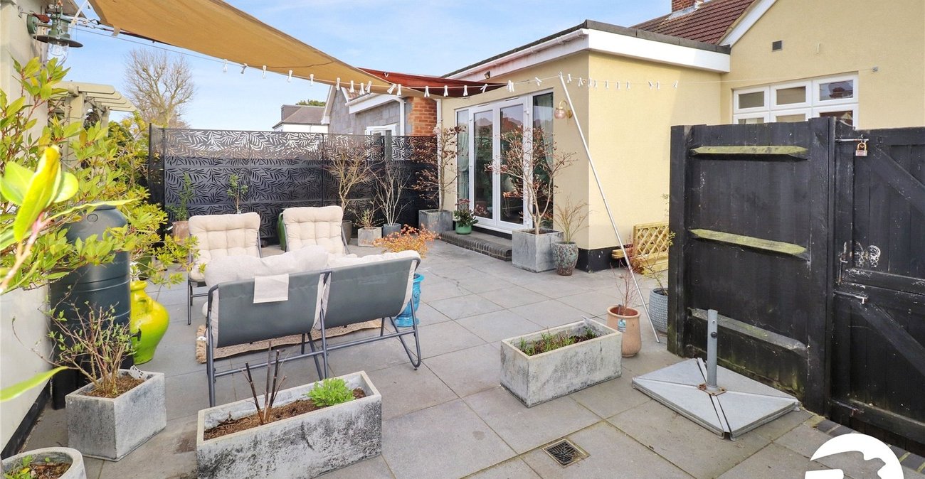 3 bedroom bungalow for sale in Bexleyheath | Robinson Jackson