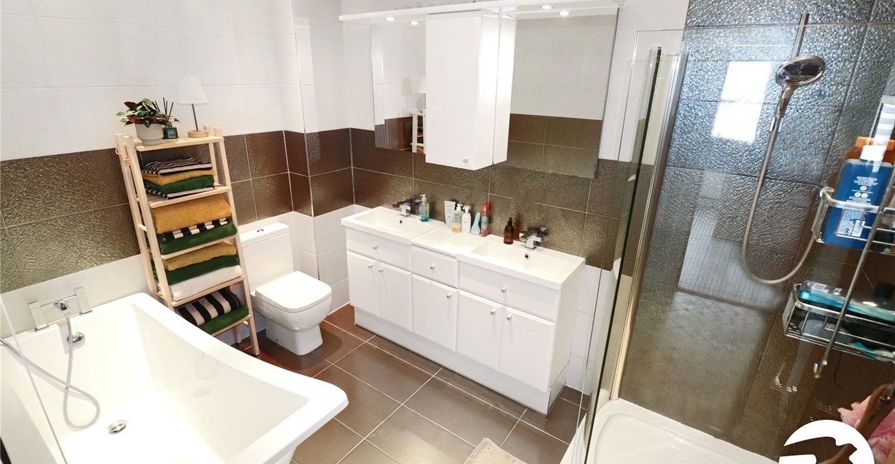 3 bedroom bungalow for sale in Bexleyheath | Robinson Jackson