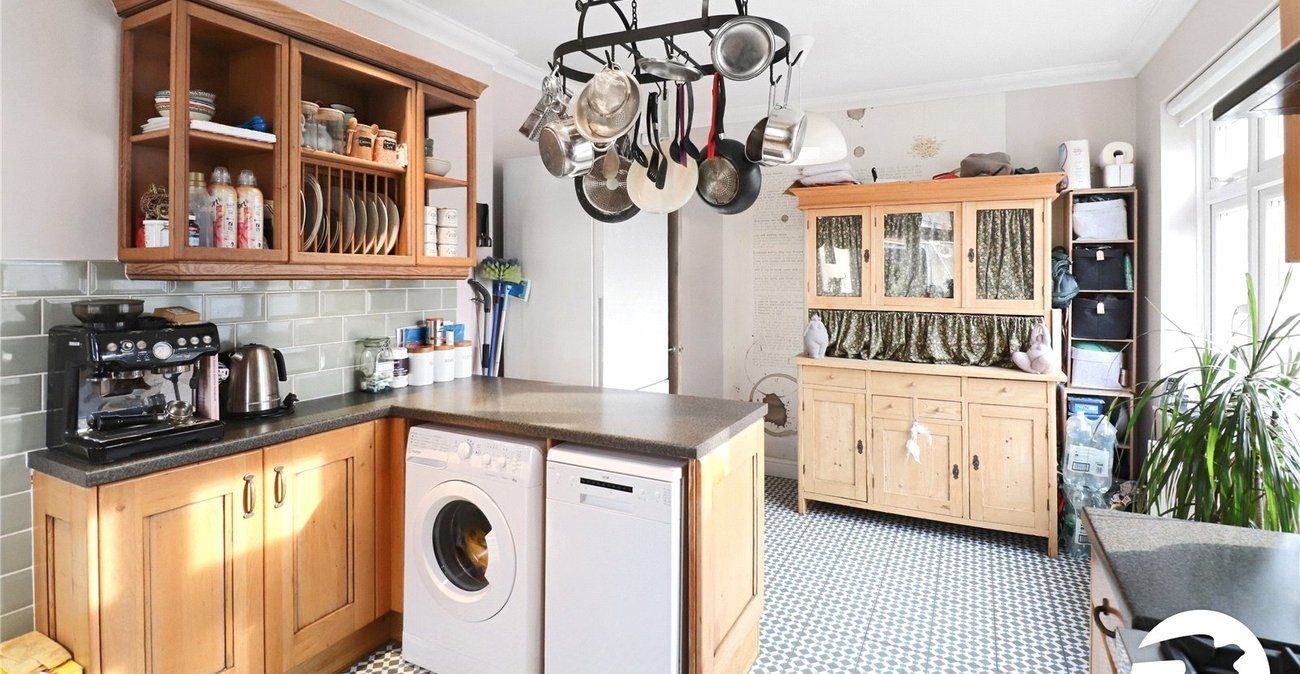 3 bedroom bungalow for sale in Bexleyheath | Robinson Jackson