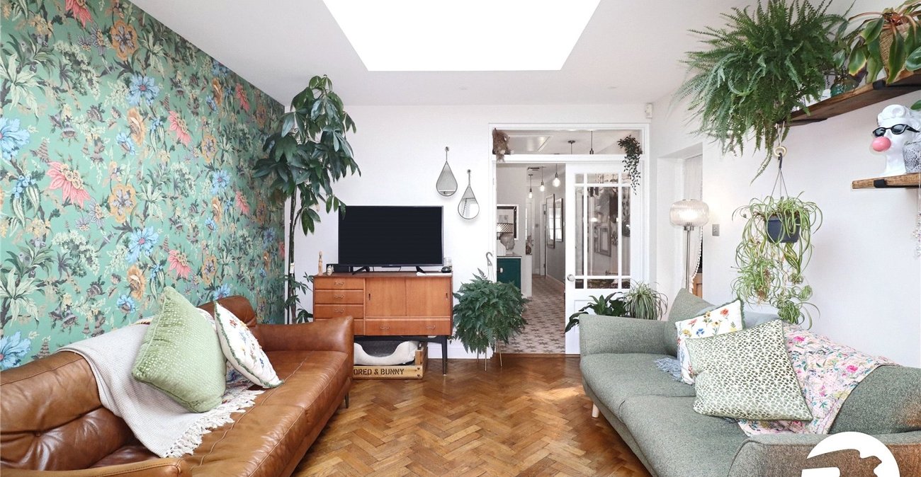 3 bedroom bungalow for sale in Bexleyheath | Robinson Jackson