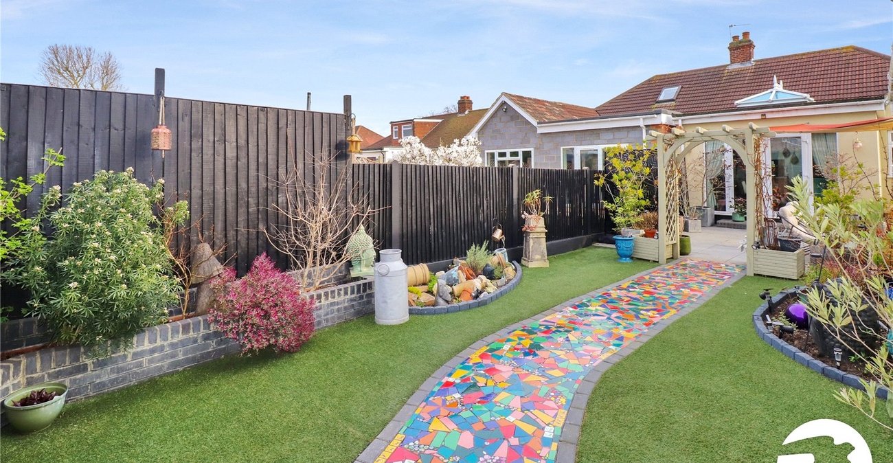 3 bedroom bungalow for sale in Bexleyheath | Robinson Jackson