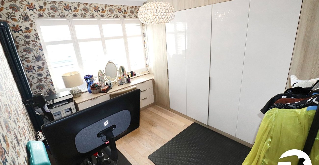 3 bedroom bungalow for sale in Bexleyheath | Robinson Jackson