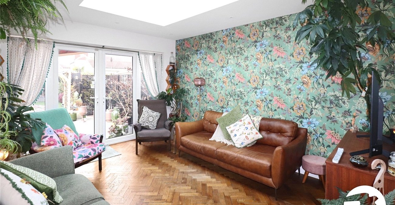 3 bedroom bungalow for sale in Bexleyheath | Robinson Jackson