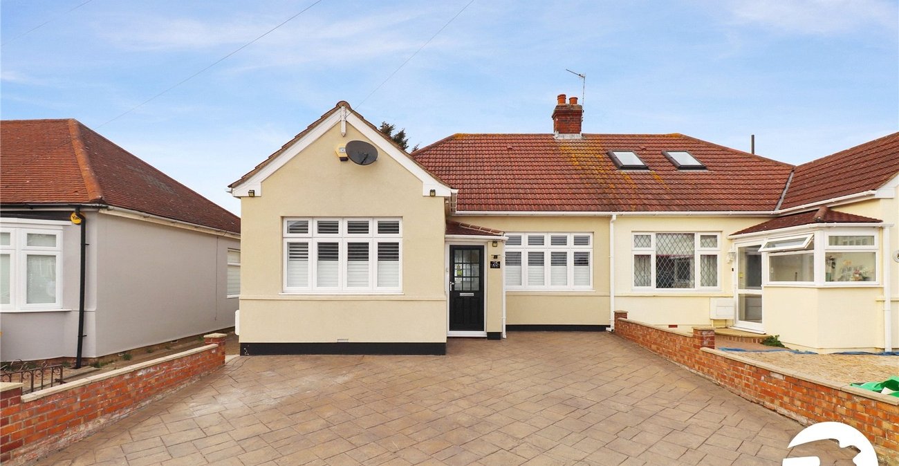 3 bedroom bungalow for sale in Bexleyheath | Robinson Jackson