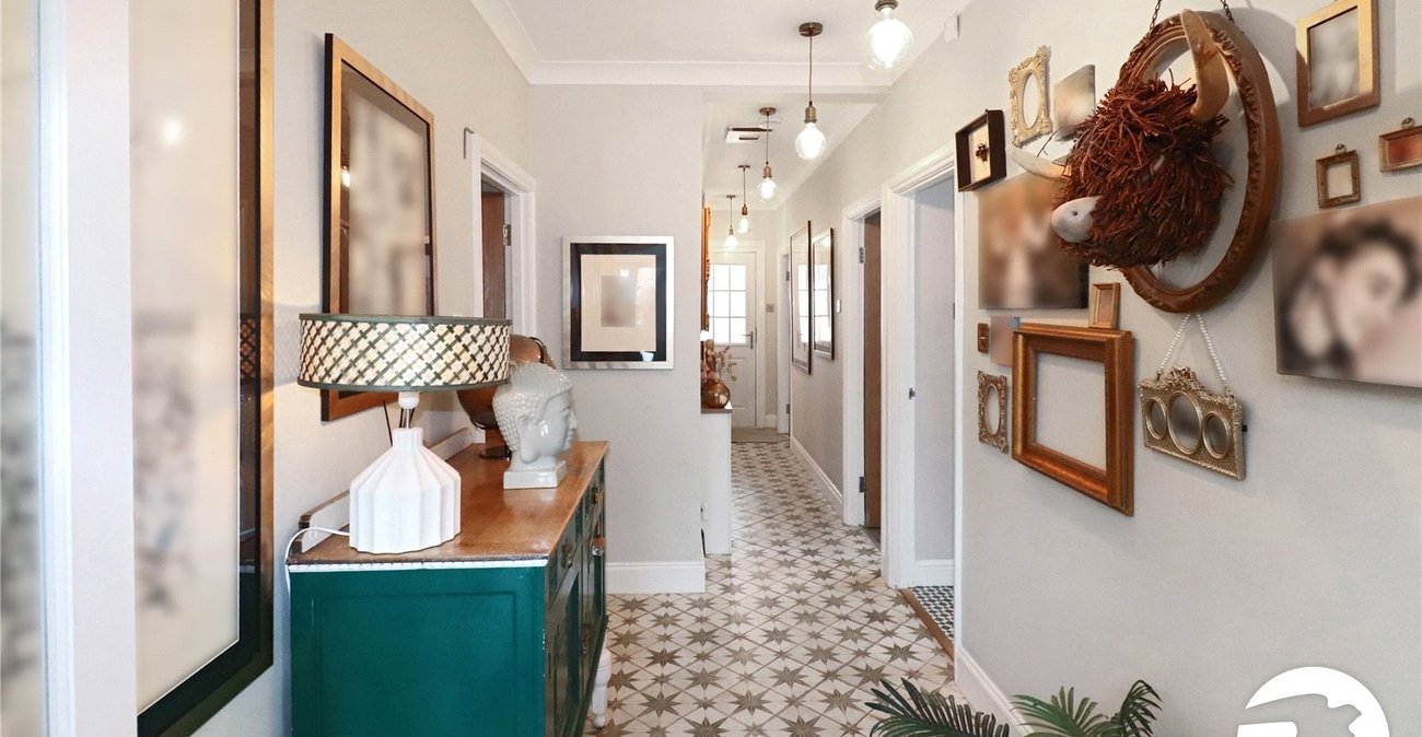 3 bedroom bungalow for sale in Bexleyheath | Robinson Jackson