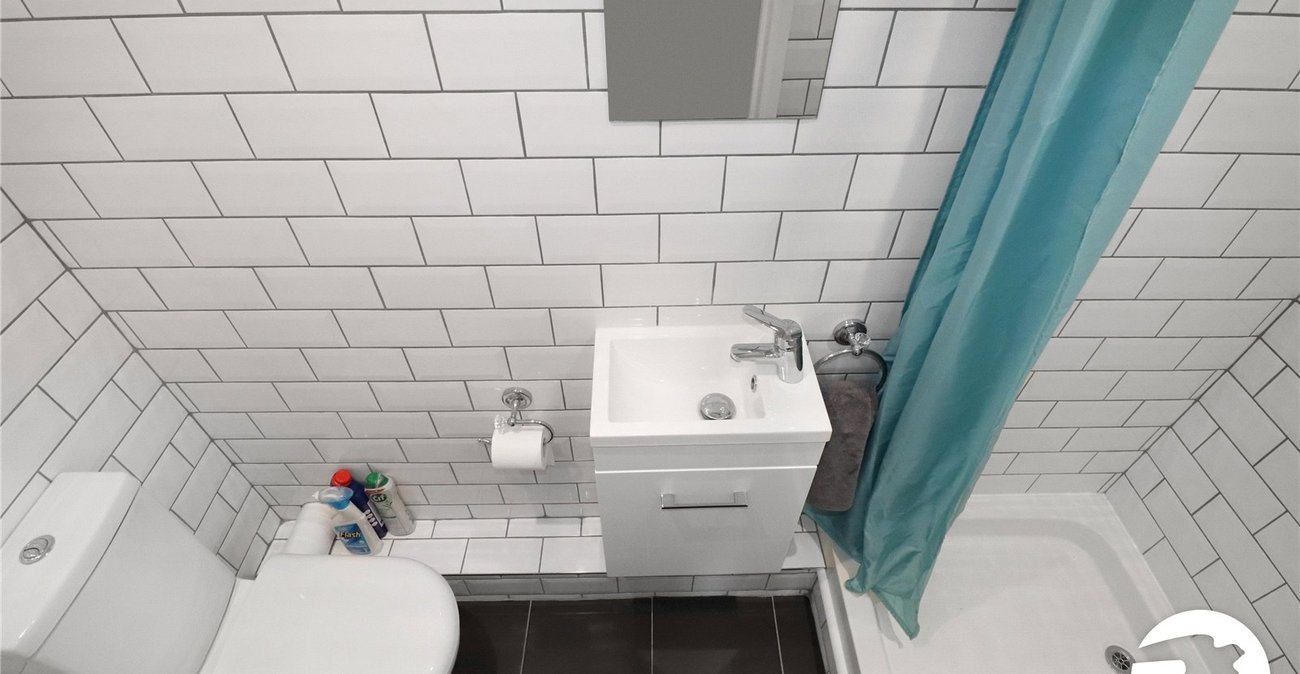 3 bedroom bungalow for sale in Bexleyheath | Robinson Jackson