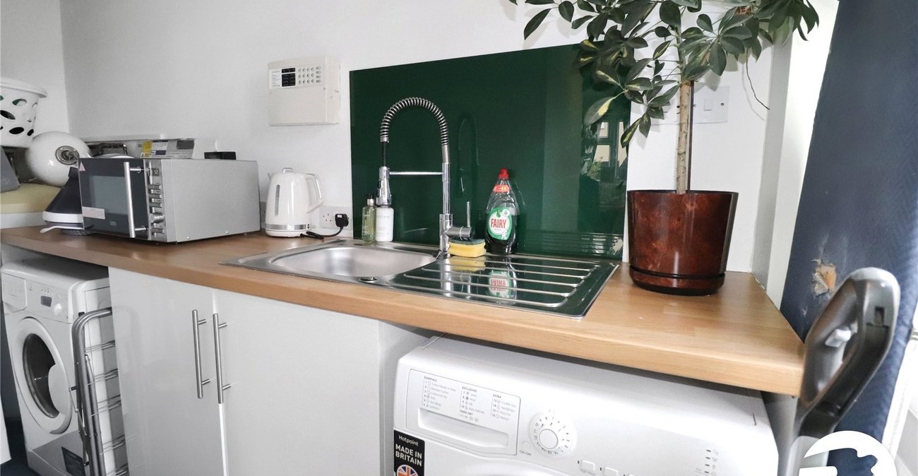 3 bedroom bungalow for sale in Bexleyheath | Robinson Jackson