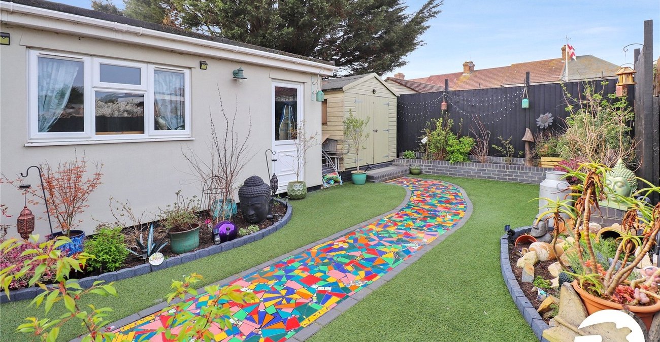 3 bedroom bungalow for sale in Bexleyheath | Robinson Jackson