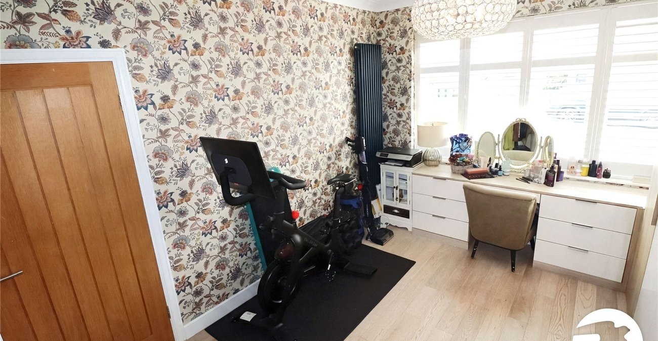 3 bedroom bungalow for sale in Bexleyheath | Robinson Jackson