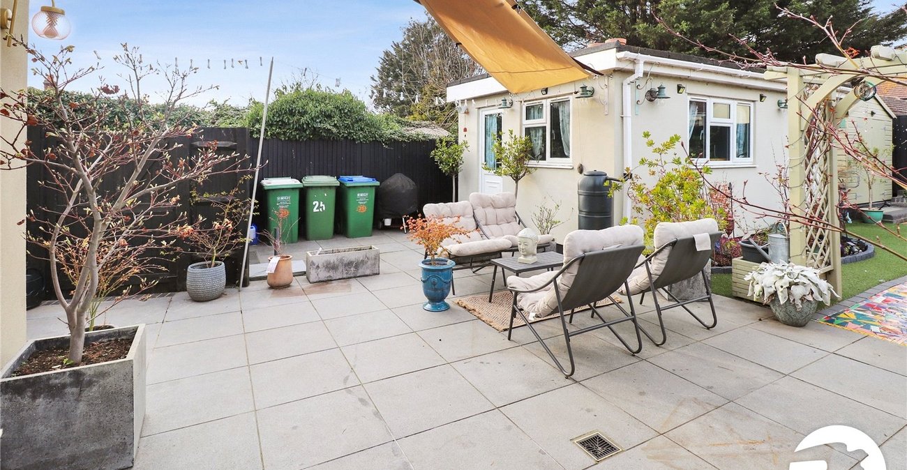 3 bedroom bungalow for sale in Bexleyheath | Robinson Jackson