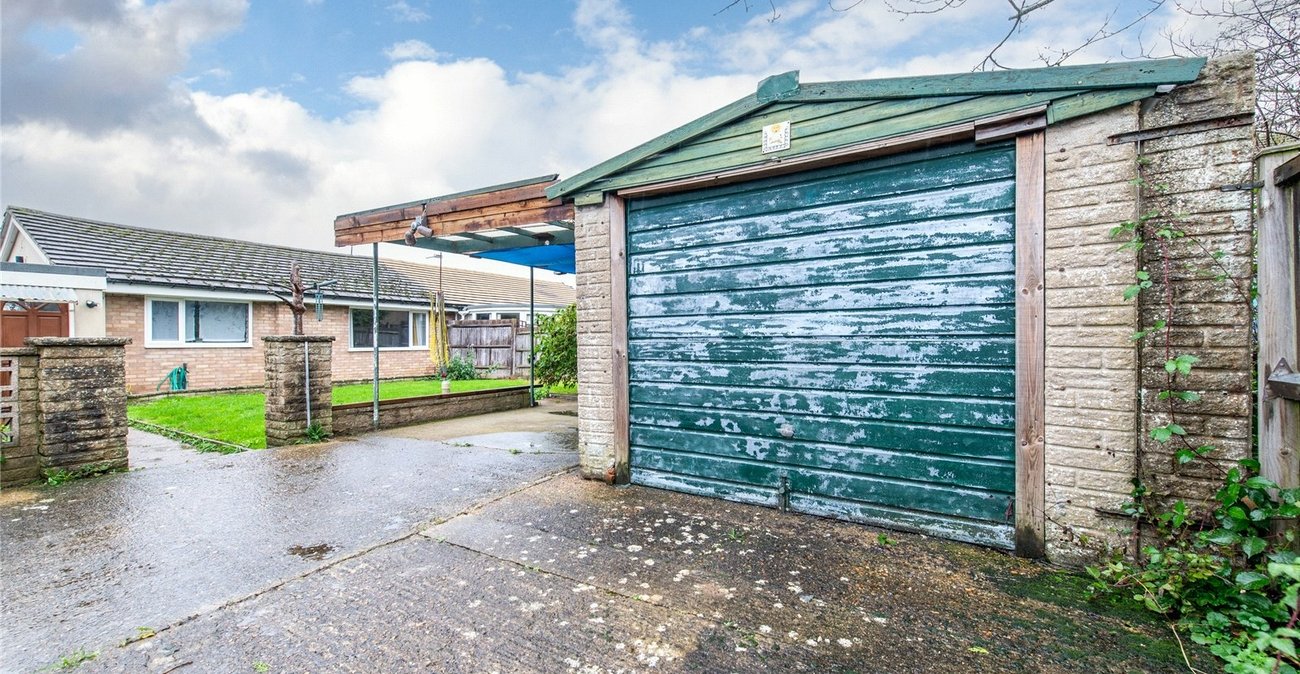 2 bedroom bungalow for sale in Langley | Robinson Michael & Jackson