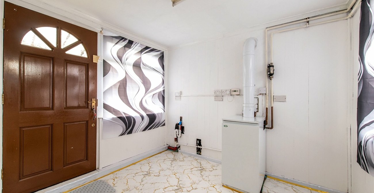 2 bedroom bungalow for sale in Langley | Robinson Michael & Jackson