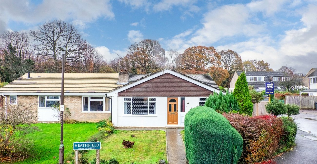 2 bedroom bungalow for sale in Langley | Robinson Michael & Jackson