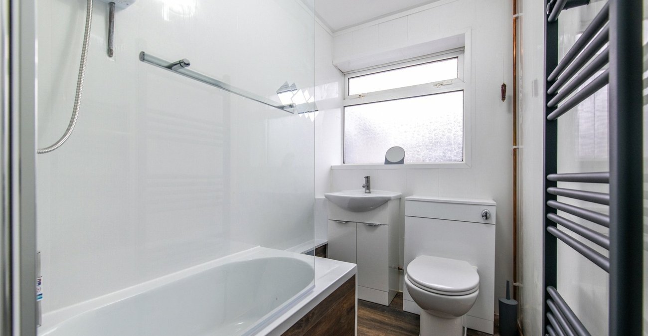 2 bedroom bungalow for sale in Langley | Robinson Michael & Jackson