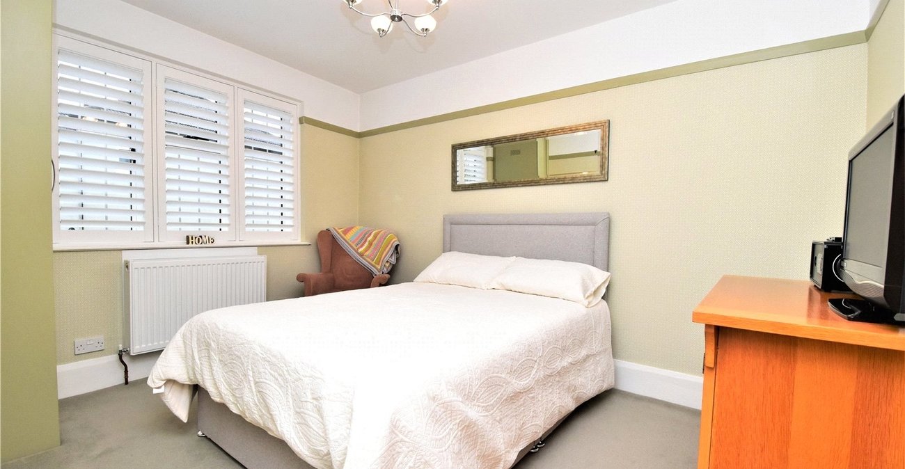 2 bedroom bungalow for sale in West Dartford | Robinson Jackson