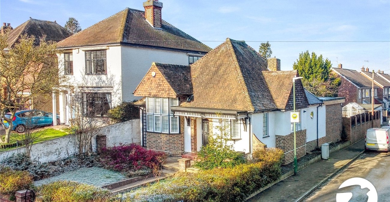 2 bedroom bungalow for sale in West Dartford | Robinson Jackson