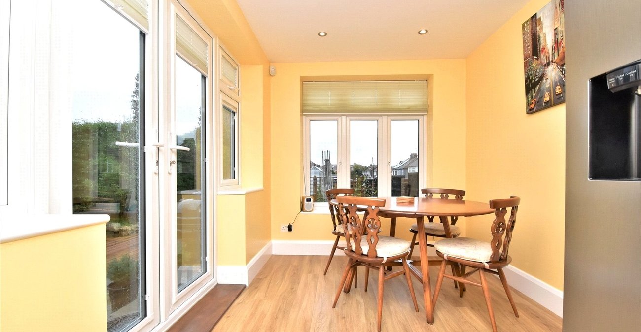 2 bedroom bungalow for sale in West Dartford | Robinson Jackson