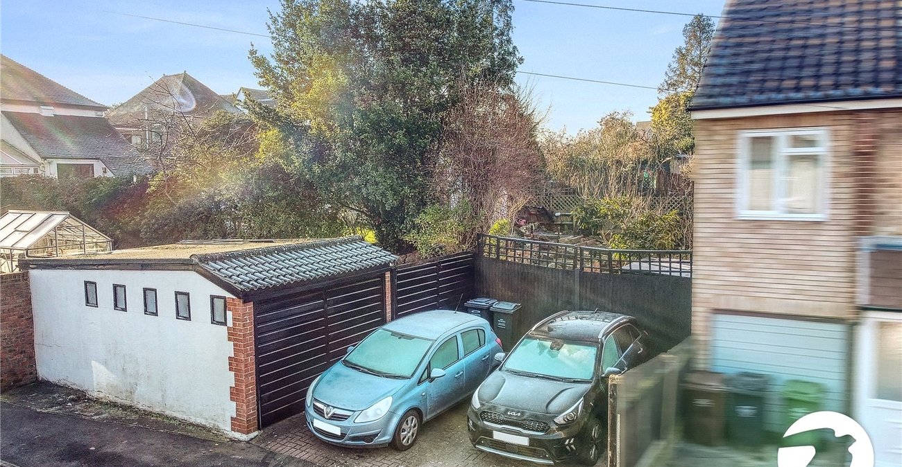 2 bedroom bungalow for sale in West Dartford | Robinson Jackson