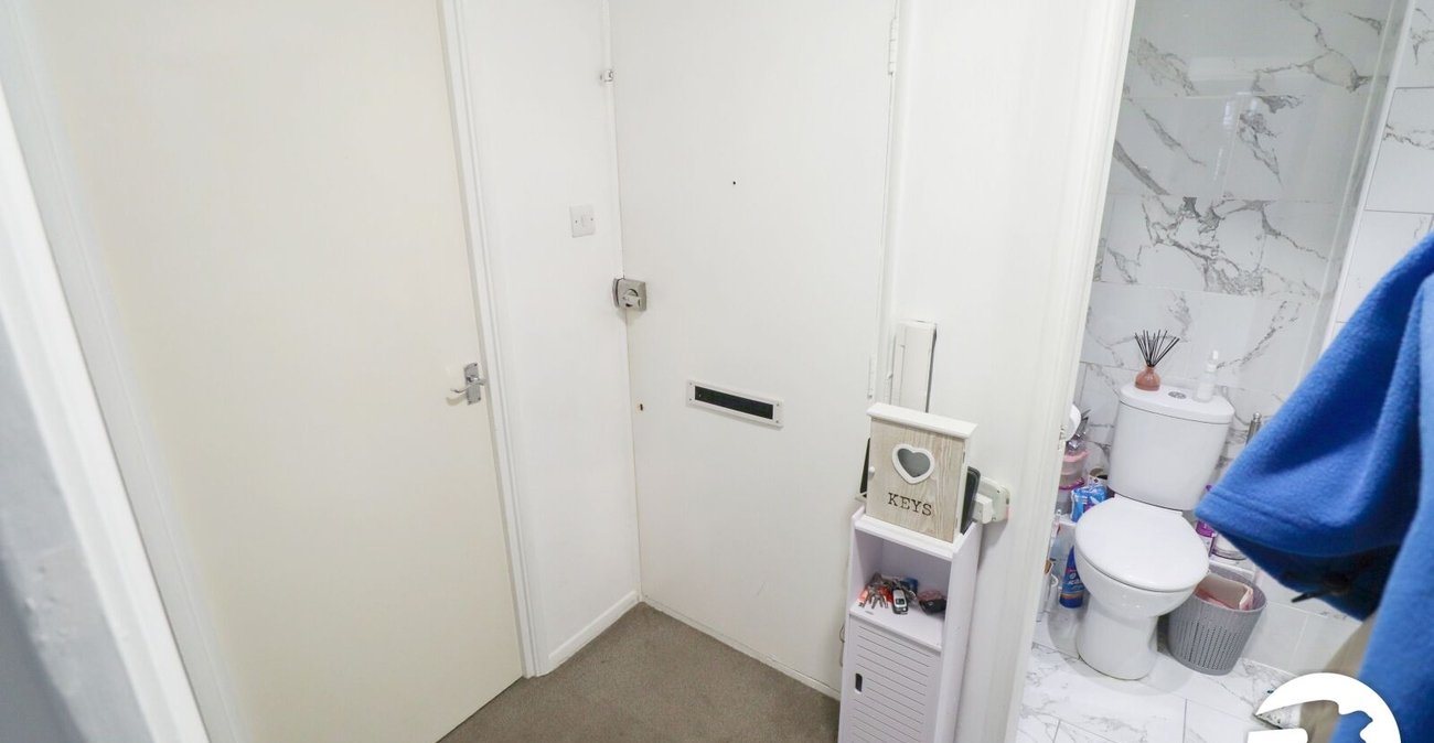 2 bedroom property for sale in Belvedere | Robinson Jackson