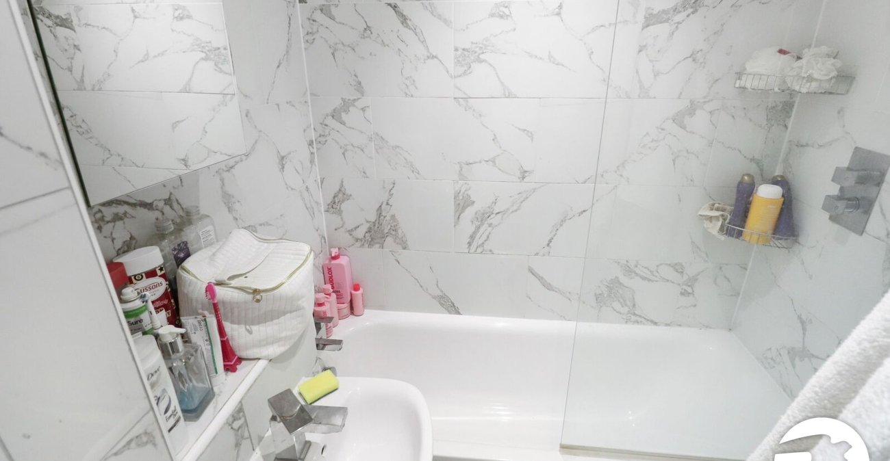 2 bedroom property for sale in Belvedere | Robinson Jackson