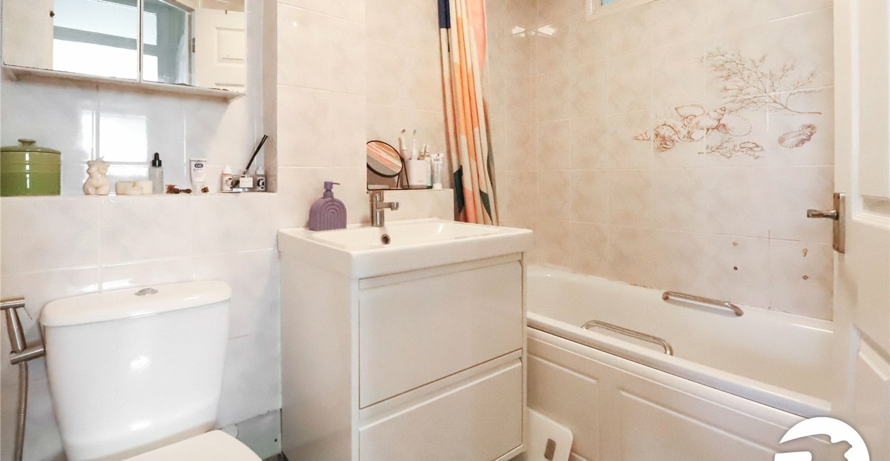 2 bedroom property for sale in Belvedere | Robinson Jackson