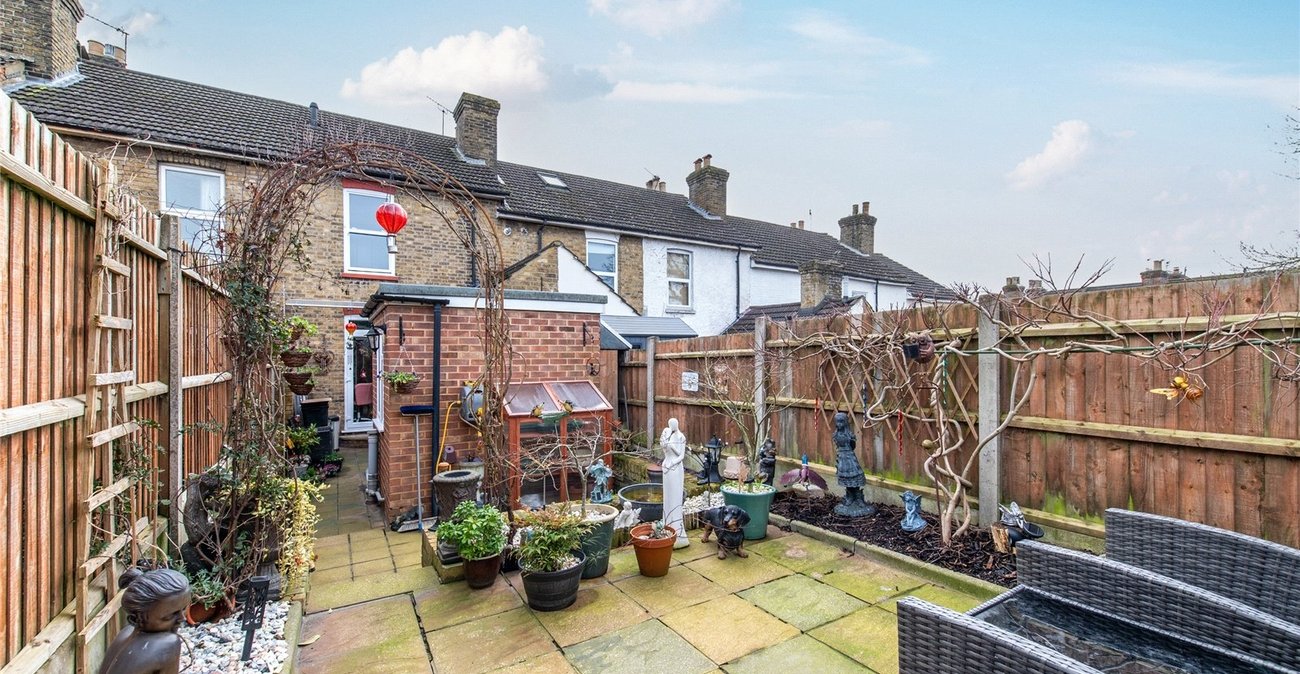 2 bedroom house for sale in Maidstone | Robinson Michael & Jackson
