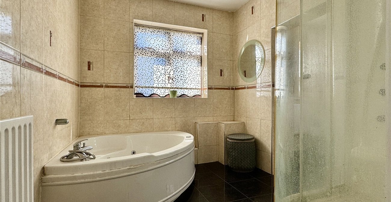 2 bedroom bungalow for sale in Swanley | Robinson Jackson