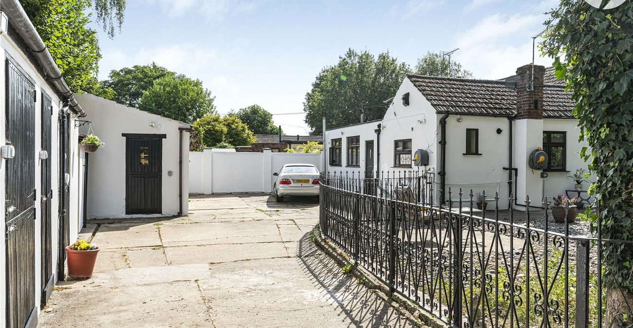 2 bedroom bungalow for sale in Swanley | Robinson Jackson