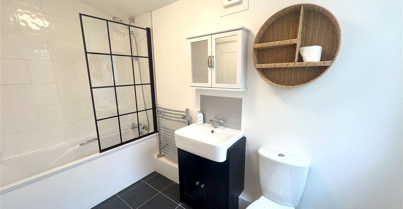 1 bedroom property for sale in Plumstead Common | Robinson Jackson