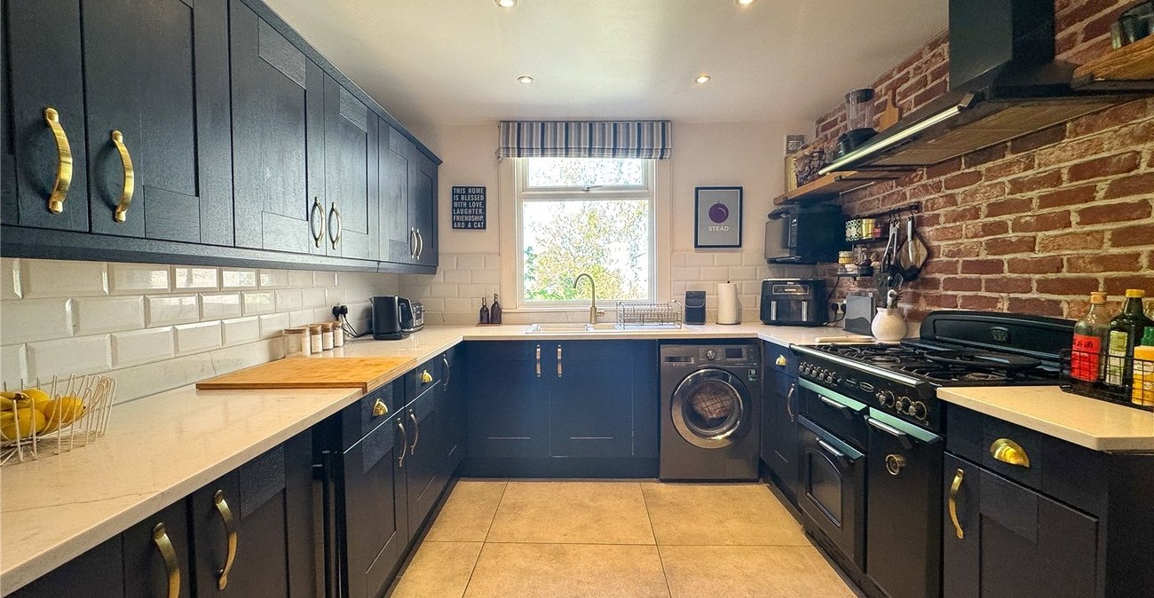 4 bedroom house for sale in Plumstead Common | Robinson Jackson