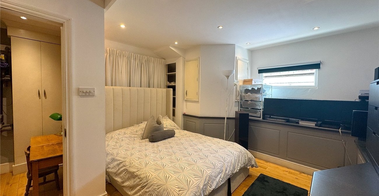 4 bedroom house for sale in Plumstead Common | Robinson Jackson