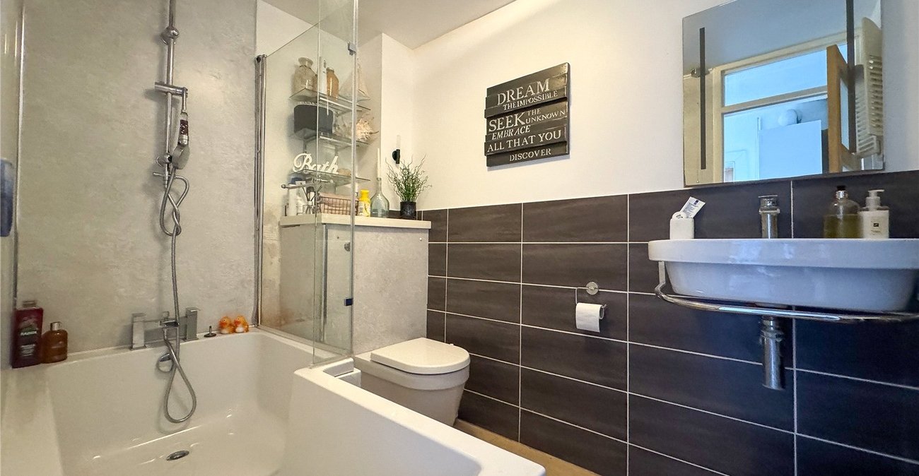 4 bedroom house for sale in Plumstead Common | Robinson Jackson
