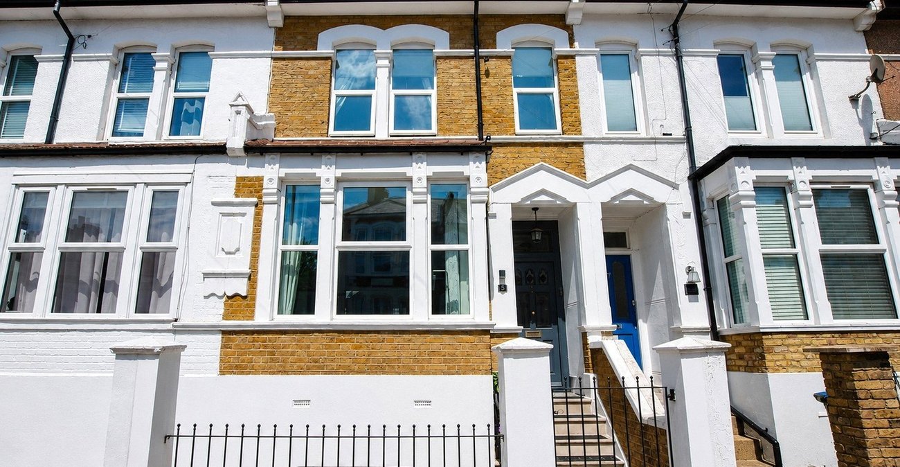 4 bedroom house for sale in Plumstead Common | Robinson Jackson